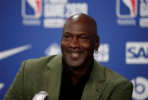 Michael Jordan considering sale of Hornets; no deal imminent